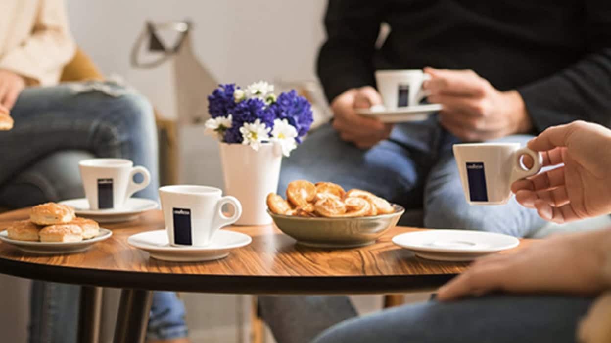 Bea Cafea Lavazza cu prietenii