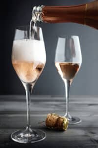 Rose Prosecco in pahar, vin spumant roz, livrare acasa si firma.